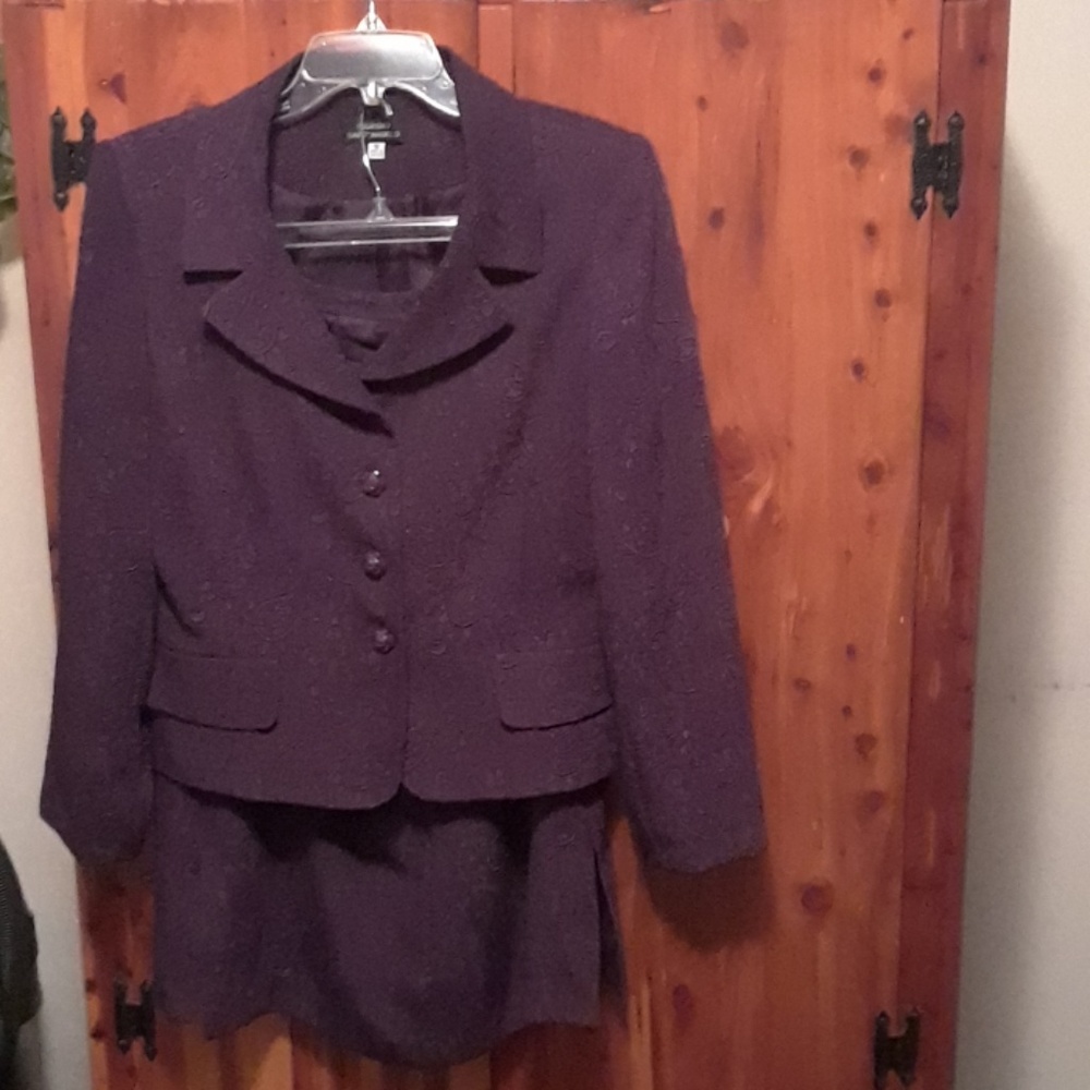 Giorgio Sant Angelo 2 Piece Skirt Suit